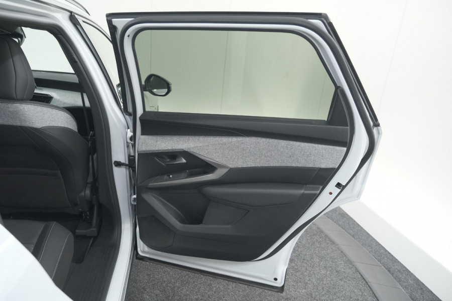 Peugeot 5008 Hybrid 136 e-DCS6 Allure | 7 Zitplaatsen | Camera | Stoelverwarming | Panoramic Navigation pack