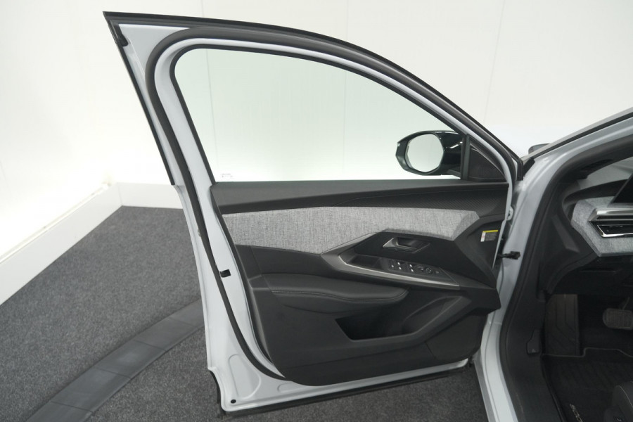 Peugeot 5008 Hybrid 136 e-DCS6 Allure | 7 Zitplaatsen | Camera | Stoelverwarming | Panoramic Navigation pack