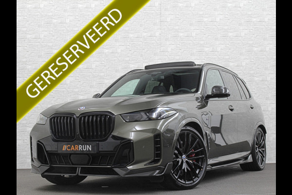 BMW X5 50e M-Pro Performance | M-Seats | M-Uitlaat | 360 Camera | ACC | Carbon | Indiv. Leder | Head-Up | Harman-Kardon | Keyless-Entry | 22'' | Trekhaak | Stoelventilatie | Iconic-Glow | M-Gordels | Zonwering | Stoelverwarming V+A | Rij-Assistent Pro |  Memory | Glaspook | Beker-Clima | Carplay | Draadloos Laden |