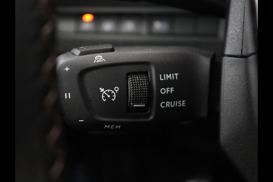 Peugeot 3008 1.6 HYbrid 225 GT | Panoramadak | Trekhaak | Adaptive cruise | 360 Camera | Stoelverwarming | Carplay | Focal HiFi | Navigatie | 19'' | PHEV | Plug In