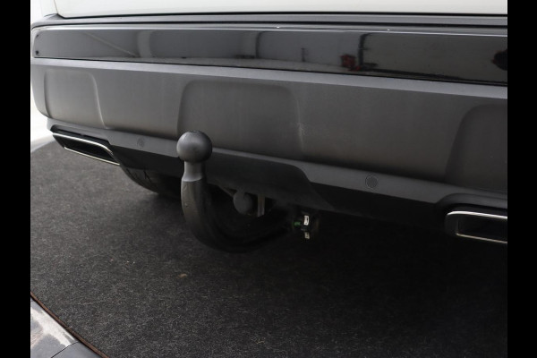 Peugeot 3008 1.6 HYbrid 225 GT | Panoramadak | Trekhaak | Adaptive cruise | 360 Camera | Stoelverwarming | Carplay | Focal HiFi | Navigatie | 19'' | PHEV | Plug In