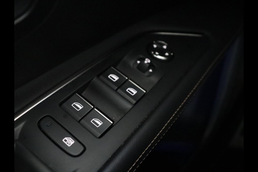 Peugeot 3008 1.6 HYbrid 225 GT | Panoramadak | Trekhaak | Adaptive cruise | 360 Camera | Stoelverwarming | Carplay | Focal HiFi | Navigatie | 19'' | PHEV | Plug In