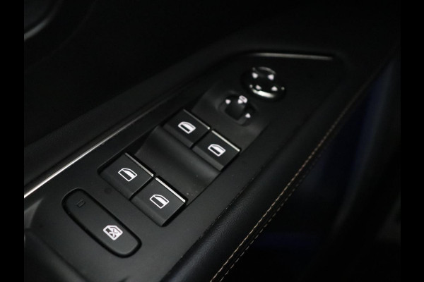 Peugeot 3008 1.6 HYbrid 225 GT | Panoramadak | Trekhaak | Adaptive cruise | 360 Camera | Stoelverwarming | Carplay | Focal HiFi | Navigatie | 19'' | PHEV | Plug In