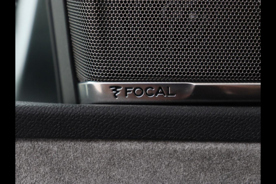 Peugeot 3008 1.6 HYbrid 225 GT | Panoramadak | Trekhaak | Adaptive cruise | 360 Camera | Stoelverwarming | Carplay | Focal HiFi | Navigatie | 19'' | PHEV | Plug In