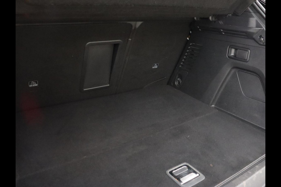 Peugeot 3008 1.6 HYbrid 225 GT | Panoramadak | Trekhaak | Adaptive cruise | 360 Camera | Stoelverwarming | Carplay | Focal HiFi | Navigatie | 19'' | PHEV | Plug In