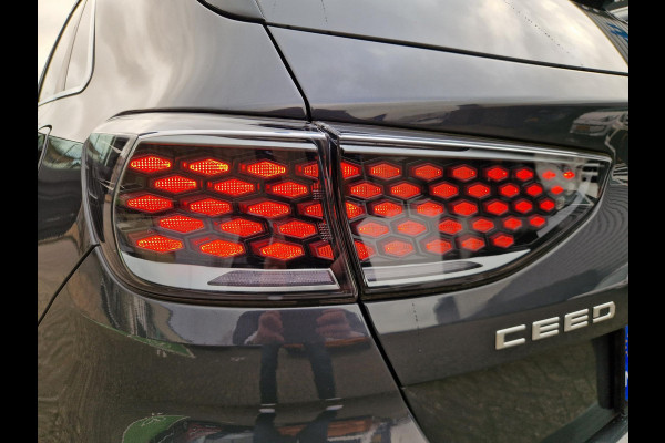 Kia Ceed 1.0 T-GDi GT-Line | Open Dak | LED | Stoelverwarming | Licht- en Regensensor | Camera |