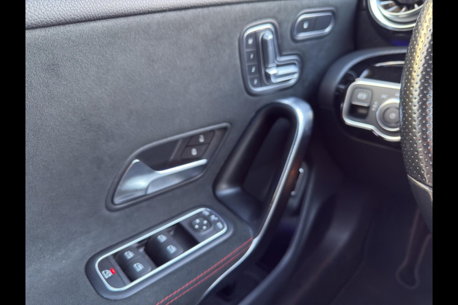 Mercedes-Benz CLA-Klasse Shooting Brake 250 e Business Solution AMG Panoramadak | Sfeer | Camera | Stoelverw | 19"| Geheugen stoelen |