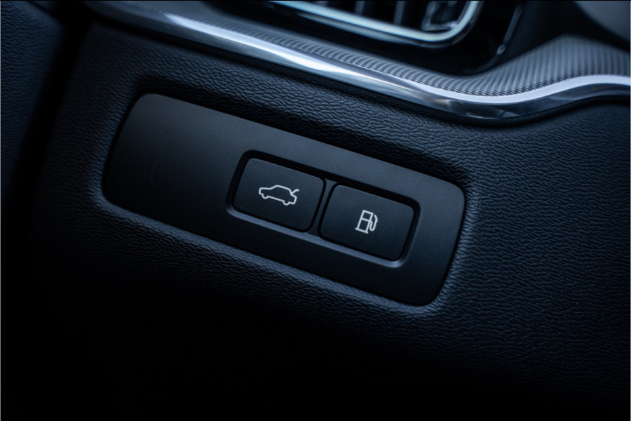 Volvo XC60 Recharge T6 AWD ULTIMATE Black Edition - TREKHAAK - H&K - HUD
