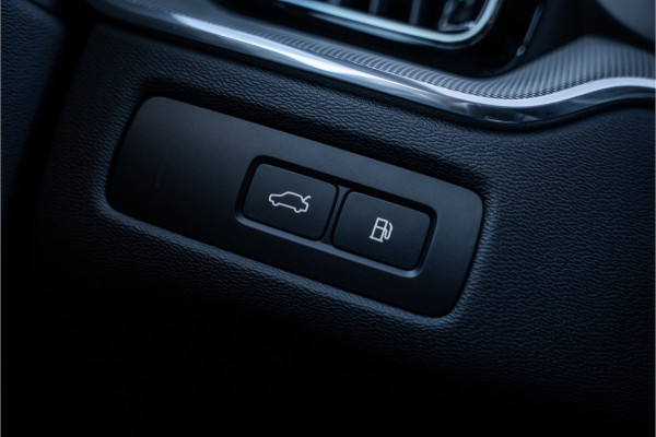 Volvo XC60 Recharge T6 AWD ULTIMATE Black Edition - TREKHAAK - H&K - HUD