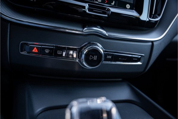 Volvo XC60 Recharge T6 AWD ULTIMATE Black Edition - TREKHAAK - H&K - HUD