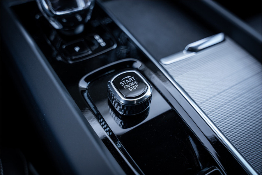 Volvo XC60 Recharge T6 AWD ULTIMATE Black Edition - TREKHAAK - H&K - HUD