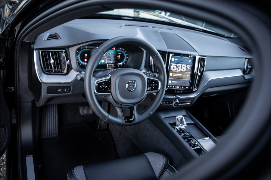 Volvo XC60 Recharge T6 AWD ULTIMATE Black Edition - TREKHAAK - H&K - HUD