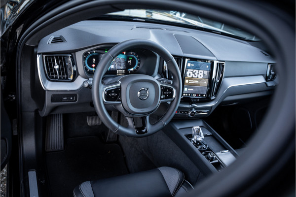 Volvo XC60 Recharge T6 AWD ULTIMATE Black Edition - TREKHAAK - H&K - HUD