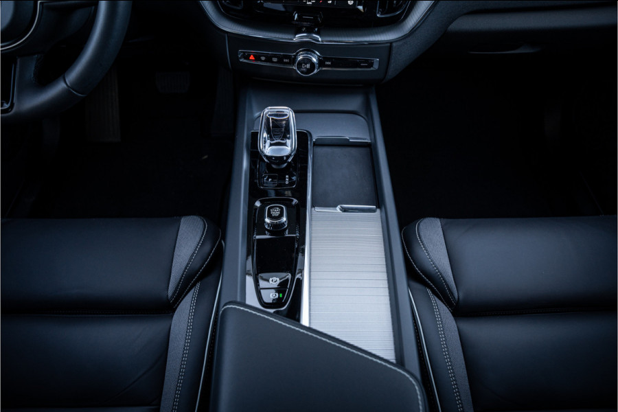 Volvo XC60 Recharge T6 AWD ULTIMATE Black Edition - TREKHAAK - H&K - HUD