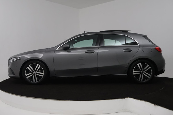Mercedes-Benz A-Klasse 180 Business Solution Luxury (PANORAMADAK, SFEERVERLICHTING, CAMERA, LEDER, 1e EIGENAAR)