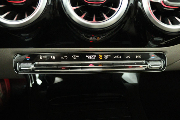 Mercedes-Benz A-Klasse 180 Business Solution Luxury (PANORAMADAK, SFEERVERLICHTING, CAMERA, LEDER, 1e EIGENAAR)