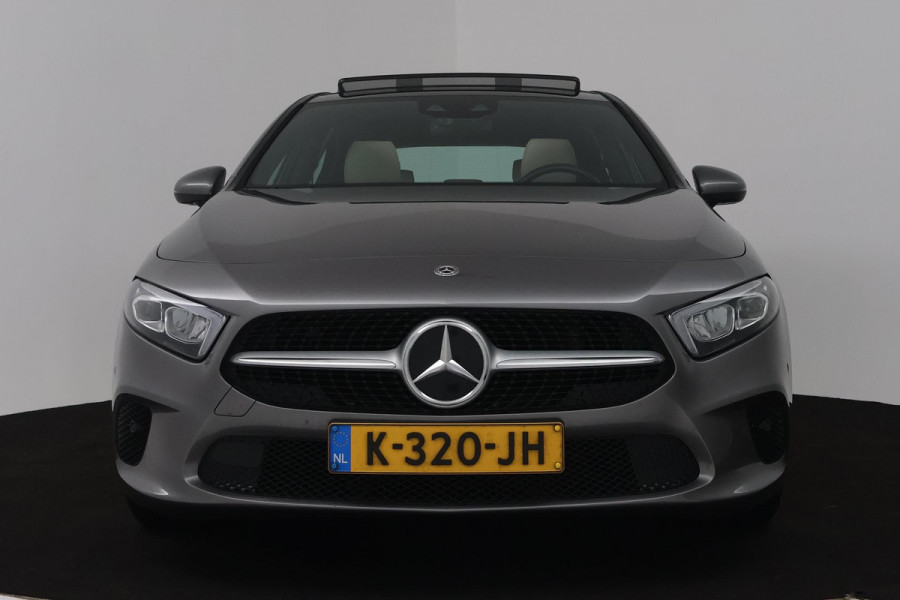 Mercedes-Benz A-Klasse 180 Business Solution Luxury (PANORAMADAK, SFEERVERLICHTING, CAMERA, LEDER, 1e EIGENAAR)