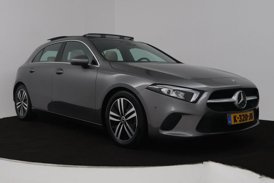 Mercedes-Benz A-Klasse 180 Business Solution Luxury (PANORAMADAK, SFEERVERLICHTING, CAMERA, LEDER, 1e EIGENAAR)