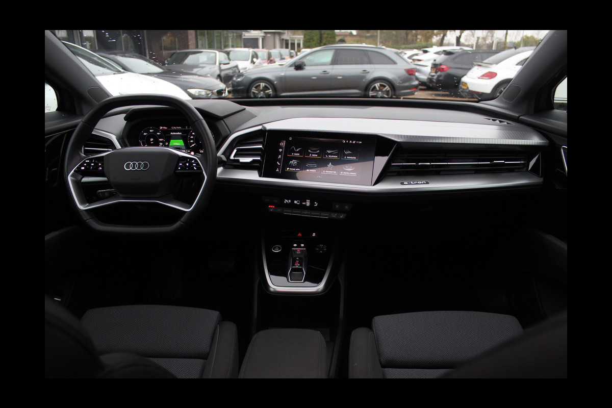 Audi Q4 Sportback e-tron 40 Launch edition Advanced 77 kWh / CarPlay / Matrix LED / Sportstoelen / Virtual Cockpit / Parkeerhulp V+A / Sonos Audio / Intr.voorverwarming / Stoelverwarming / DAB / Cruise Control
