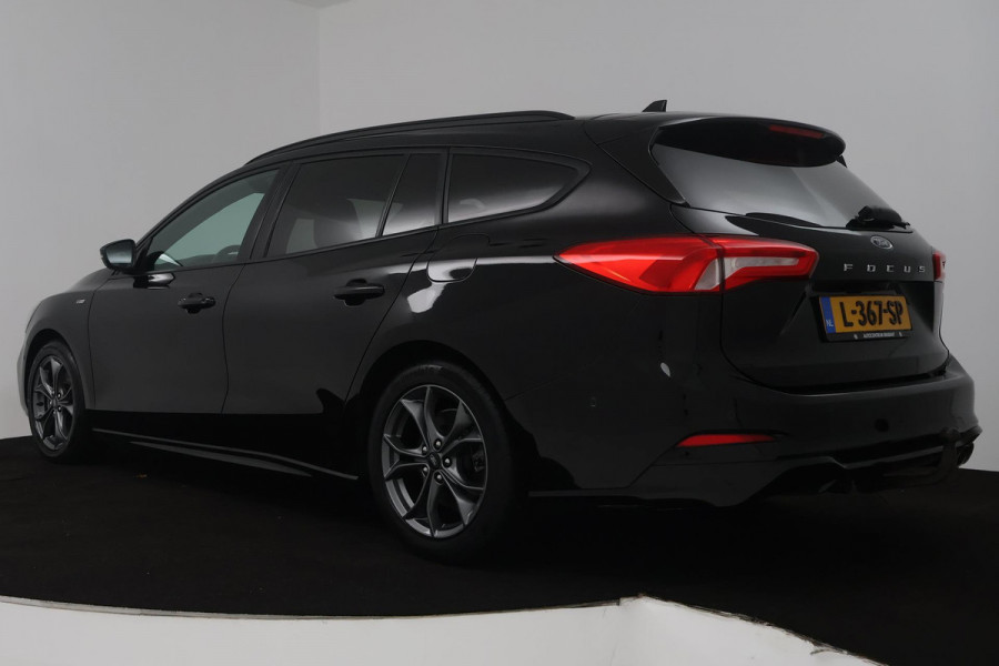 Ford FOCUS Wagon 1.0 EcoBoost ST Line Business (CAMERA, CLIMA, STUUR-/STOELVERWARMING, TREKHAAK AFNEEMBAAR, 1e EIGENAAR)