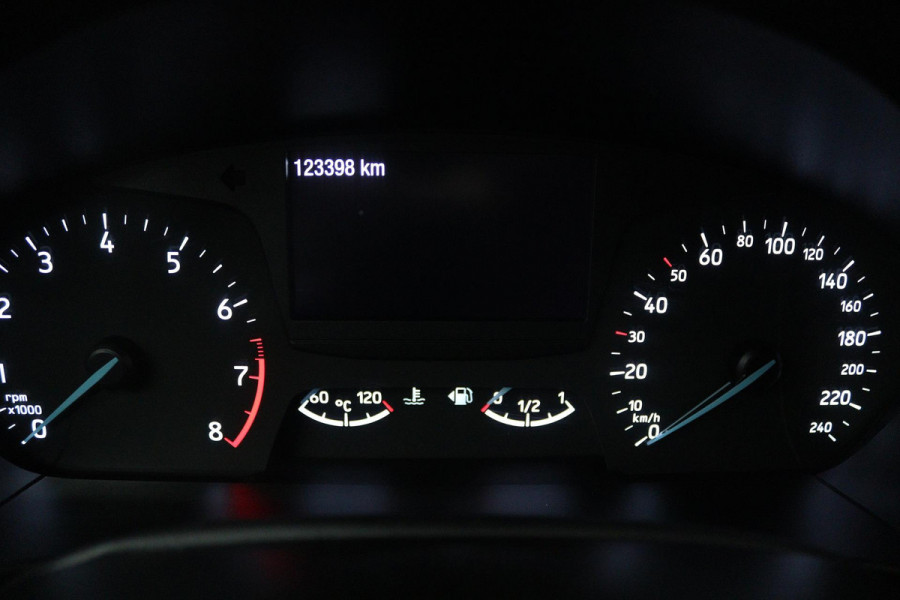 Ford FOCUS Wagon 1.0 EcoBoost ST Line Business (CAMERA, CLIMA, STUUR-/STOELVERWARMING, TREKHAAK AFNEEMBAAR, 1e EIGENAAR)