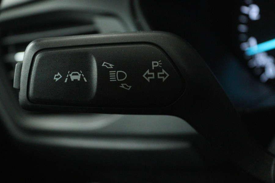 Ford FOCUS Wagon 1.0 EcoBoost ST Line Business (CAMERA, CLIMA, STUUR-/STOELVERWARMING, TREKHAAK AFNEEMBAAR, 1e EIGENAAR)