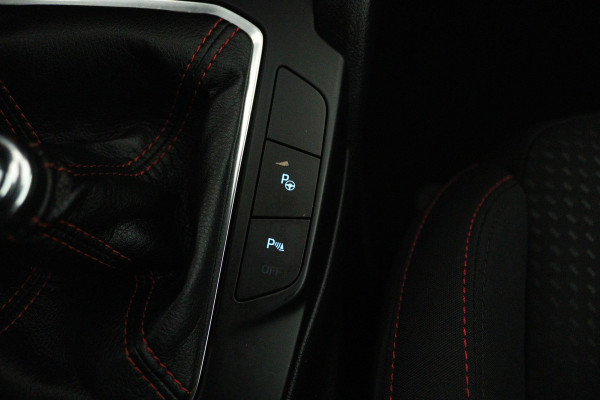 Ford FOCUS Wagon 1.0 EcoBoost ST Line Business (CAMERA, CLIMA, STUUR-/STOELVERWARMING, TREKHAAK AFNEEMBAAR, 1e EIGENAAR)