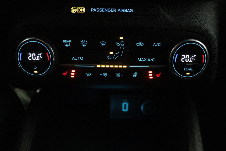 Ford FOCUS Wagon 1.0 EcoBoost ST Line Business (CAMERA, CLIMA, STUUR-/STOELVERWARMING, TREKHAAK AFNEEMBAAR, 1e EIGENAAR)