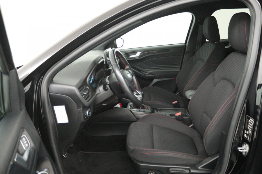 Ford FOCUS Wagon 1.0 EcoBoost ST Line Business (CAMERA, CLIMA, STUUR-/STOELVERWARMING, TREKHAAK AFNEEMBAAR, 1e EIGENAAR)