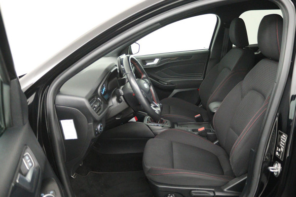 Ford FOCUS Wagon 1.0 EcoBoost ST Line Business (CAMERA, CLIMA, STUUR-/STOELVERWARMING, TREKHAAK AFNEEMBAAR, 1e EIGENAAR)