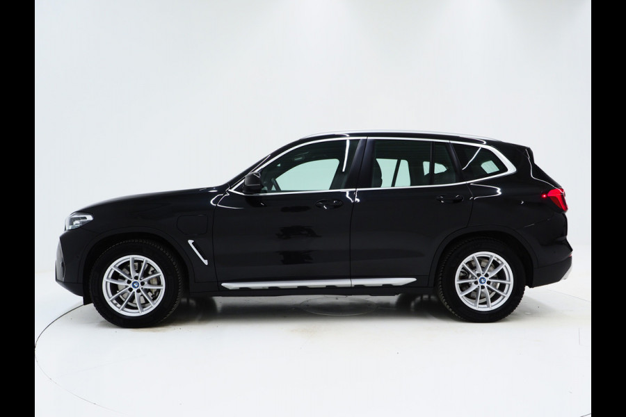 BMW X3 xDrive30e LCI 292PK | Leder | Sportstoelen | Zwarte Hemel | Camera | DAB | Carplay