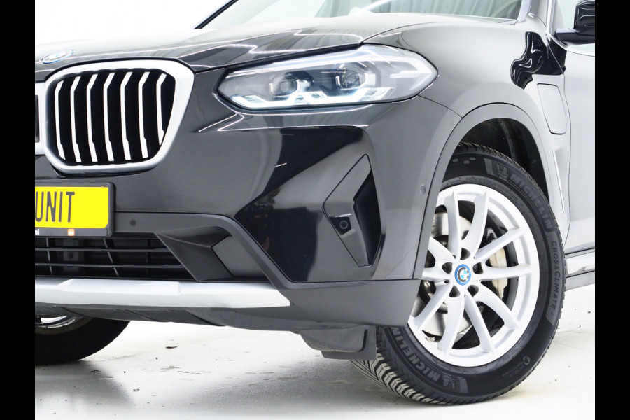 BMW X3 xDrive30e LCI 292PK | Leder | Sportstoelen | Zwarte Hemel | Camera | DAB | Carplay