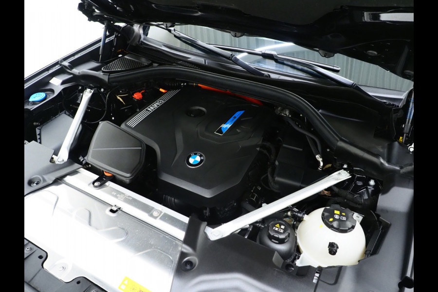 BMW X3 xDrive30e LCI 292PK | Leder | Sportstoelen | Zwarte Hemel | Camera | DAB | Carplay