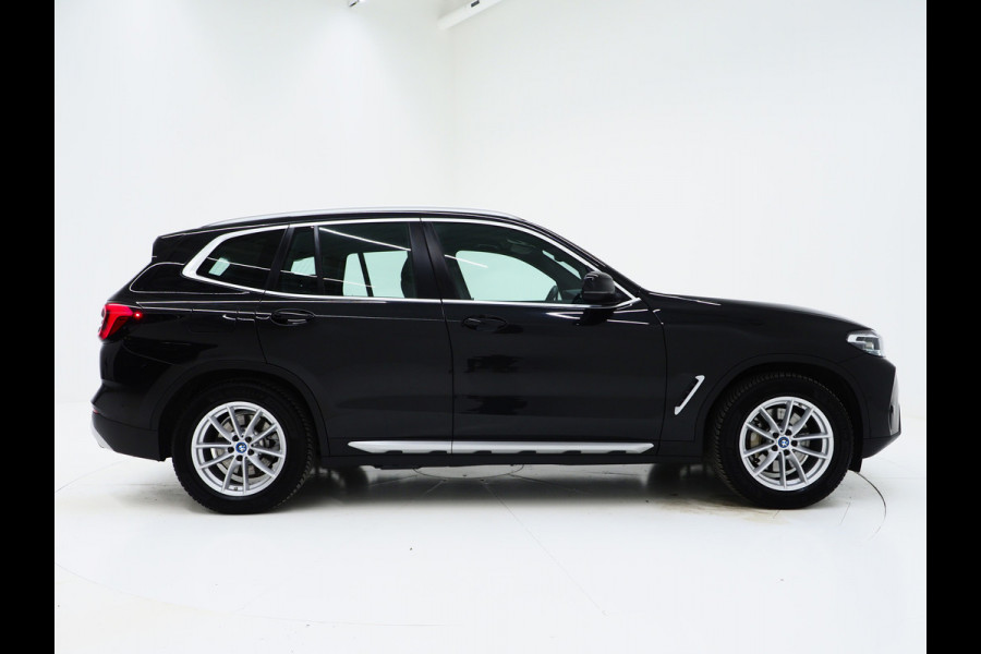 BMW X3 xDrive30e LCI 292PK | Leder | Sportstoelen | Zwarte Hemel | Camera | DAB | Carplay