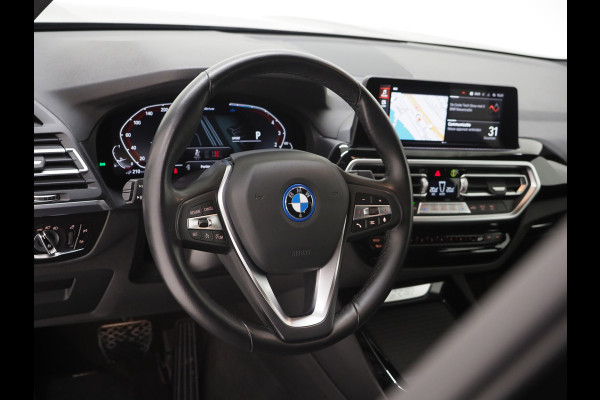 BMW X3 xDrive30e LCI 292PK | Leder | Sportstoelen | Zwarte Hemel | Camera | DAB | Carplay