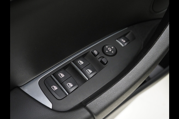 BMW X3 xDrive30e LCI 292PK | Leder | Sportstoelen | Zwarte Hemel | Camera | DAB | Carplay