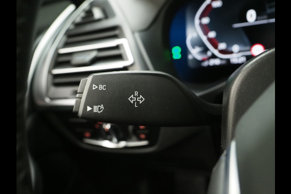 BMW X3 xDrive30e LCI 292PK | Leder | Sportstoelen | Zwarte Hemel | Camera | DAB | Carplay