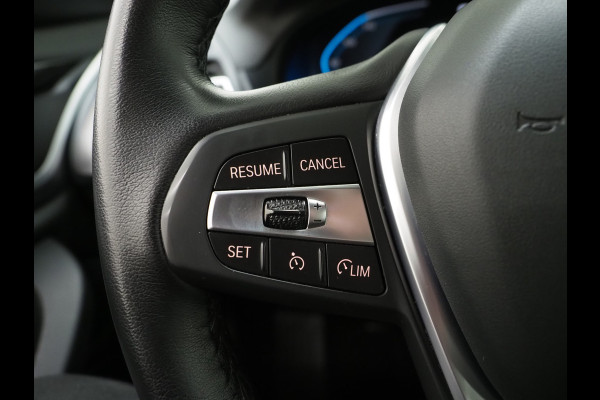 BMW X3 xDrive30e LCI 292PK | Leder | Sportstoelen | Zwarte Hemel | Camera | DAB | Carplay