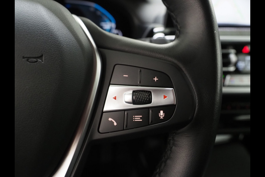 BMW X3 xDrive30e LCI 292PK | Leder | Sportstoelen | Zwarte Hemel | Camera | DAB | Carplay