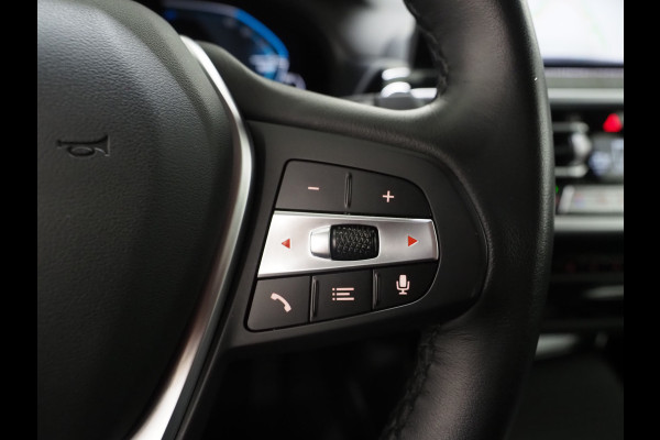 BMW X3 xDrive30e LCI 292PK | Leder | Sportstoelen | Zwarte Hemel | Camera | DAB | Carplay