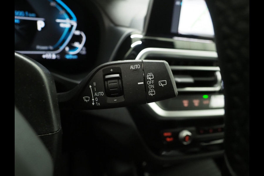BMW X3 xDrive30e LCI 292PK | Leder | Sportstoelen | Zwarte Hemel | Camera | DAB | Carplay