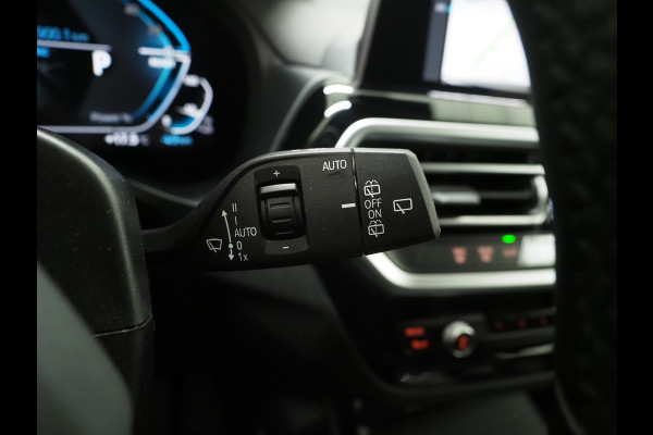 BMW X3 xDrive30e LCI 292PK | Leder | Sportstoelen | Zwarte Hemel | Camera | DAB | Carplay