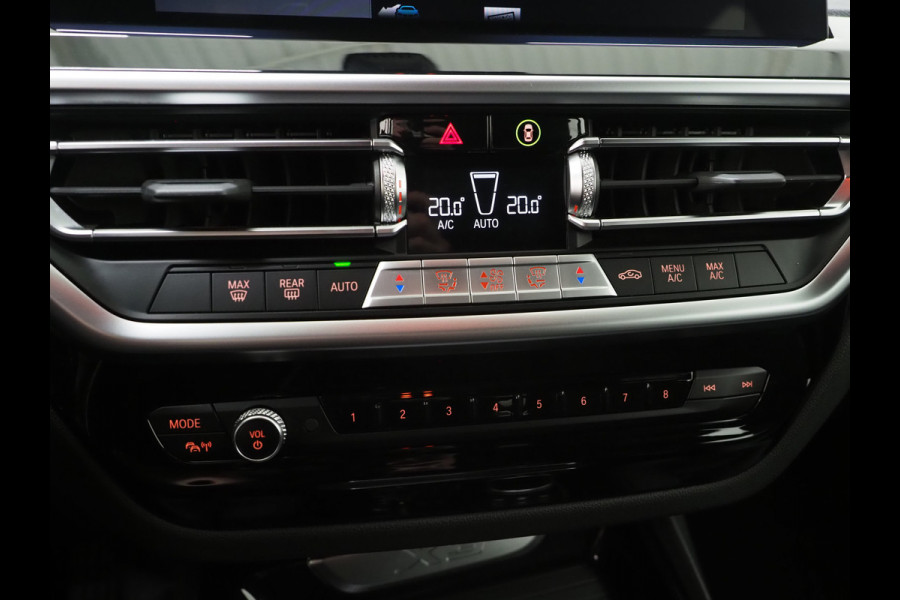 BMW X3 xDrive30e LCI 292PK | Leder | Sportstoelen | Zwarte Hemel | Camera | DAB | Carplay