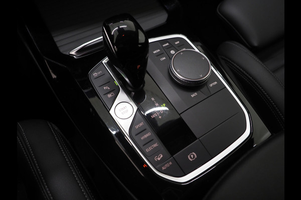 BMW X3 xDrive30e LCI 292PK | Leder | Sportstoelen | Zwarte Hemel | Camera | DAB | Carplay