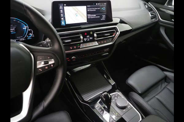 BMW X3 xDrive30e LCI 292PK | Leder | Sportstoelen | Zwarte Hemel | Camera | DAB | Carplay