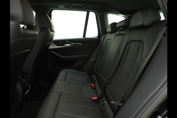 BMW X3 xDrive30e LCI 292PK | Leder | Sportstoelen | Zwarte Hemel | Camera | DAB | Carplay
