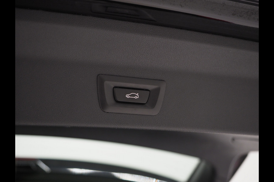 BMW X3 xDrive30e LCI 292PK | Leder | Sportstoelen | Zwarte Hemel | Camera | DAB | Carplay