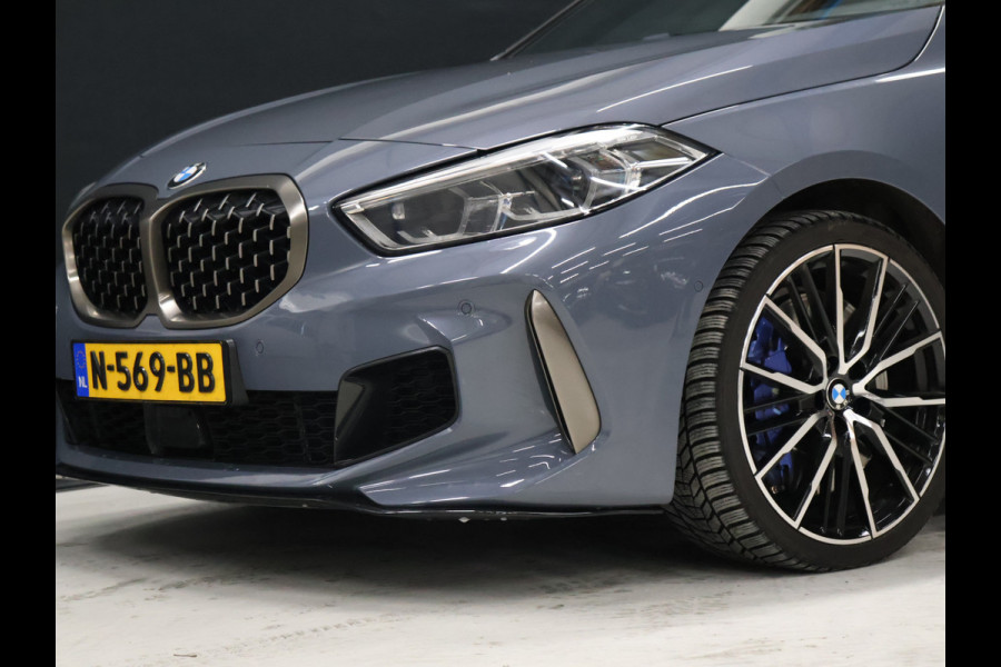 BMW 1-serie M135i xDrive M Sport [SCHUIFKANTELDAK, ADAPTIVE CRUISE CONTROL, APPLE CARPLAY, ANDROID AUTO, HUD, ACHTERUITRIJCAMERA, PDC V+A, STOELVERWARMING, STUURVERWARMING, BMW LED, NIEUWSTAAT]