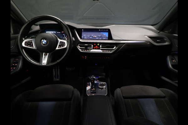 BMW 1-serie M135i xDrive M Sport [SCHUIFKANTELDAK, ADAPTIVE CRUISE CONTROL, APPLE CARPLAY, ANDROID AUTO, HUD, ACHTERUITRIJCAMERA, PDC V+A, STOELVERWARMING, STUURVERWARMING, BMW LED, NIEUWSTAAT]