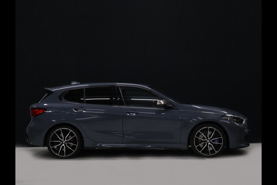 BMW 1-serie M135i xDrive M Sport [SCHUIFKANTELDAK, ADAPTIVE CRUISE CONTROL, APPLE CARPLAY, ANDROID AUTO, HUD, ACHTERUITRIJCAMERA, PDC V+A, STOELVERWARMING, STUURVERWARMING, BMW LED, NIEUWSTAAT]